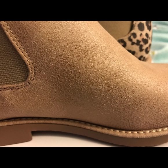 Woman’s Booties - Picture 5 of 7